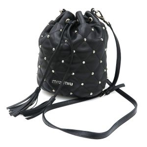 スタッズショルダー