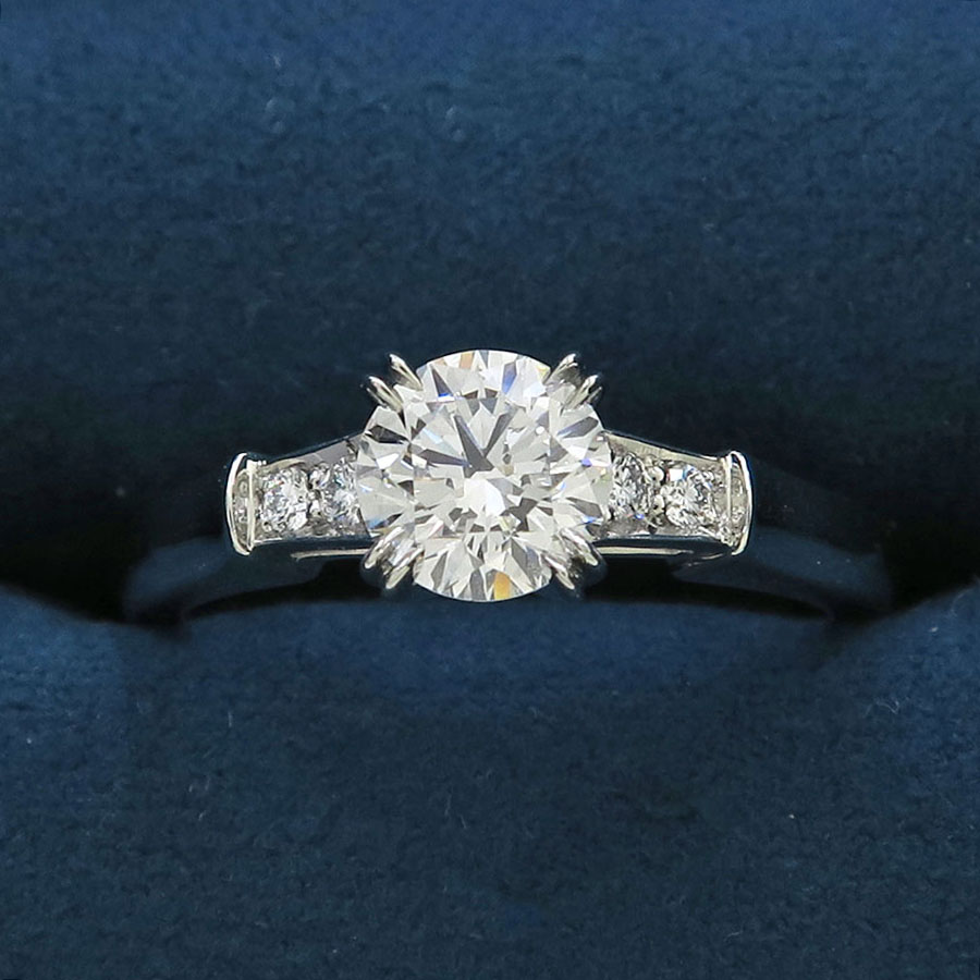 ラウンドカットトリストリング/D0.70ct