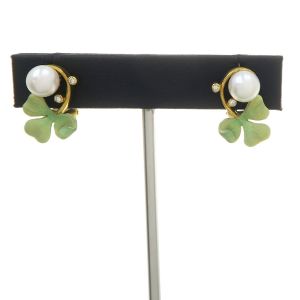 パールエナメルダイヤピアス