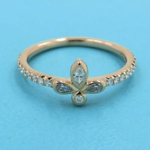 フルールドリスダイヤリング