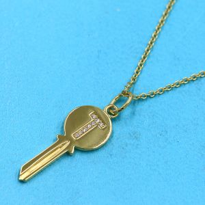 Tロゴダイヤキーチャームネックレス