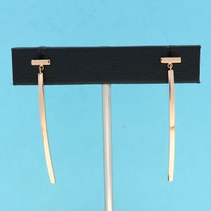 Tバーピアス