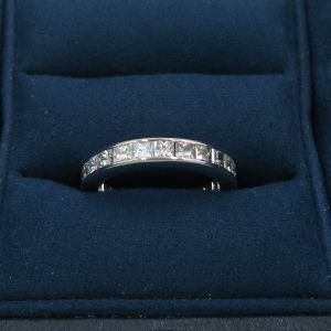 プリンセスカットチャネルセットエタニティリング