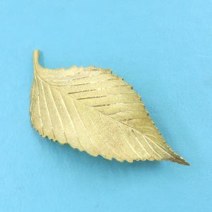 リーフブローチ