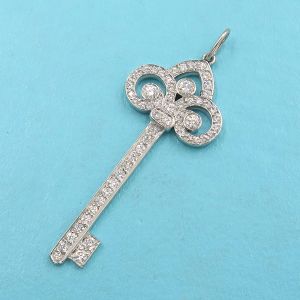 フルールドリスキーダイヤチャーム