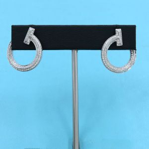 Tワンオープンフープダイヤピアス