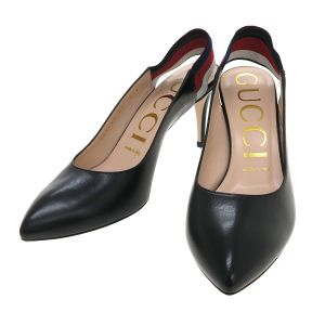 ストラップパンプス