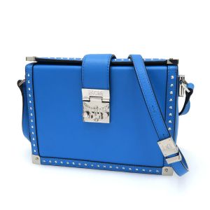 スタッズ・ショルダー