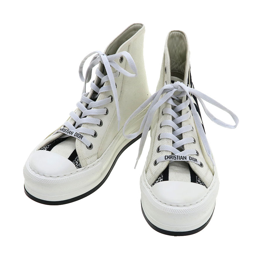 ハイカットスニーカー