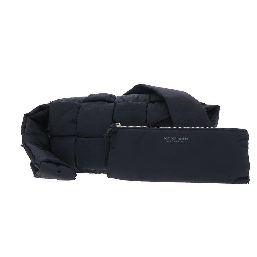 BOTTEGA VENETA パデッドテックカセット ブラック ブラックスモール パデッド テック カセット| Bottega Veneta® 日本