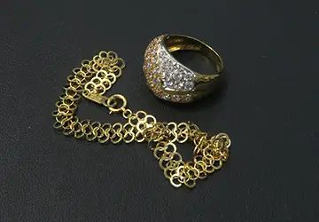 18金のアクセサリーを金買取致しました