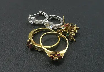 18金アクセサリーを金買取致しました